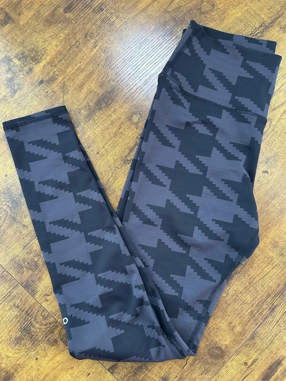 ALO Yoga High Rise Gray and Black Houndstooth Print Airbrush Leggings, Large